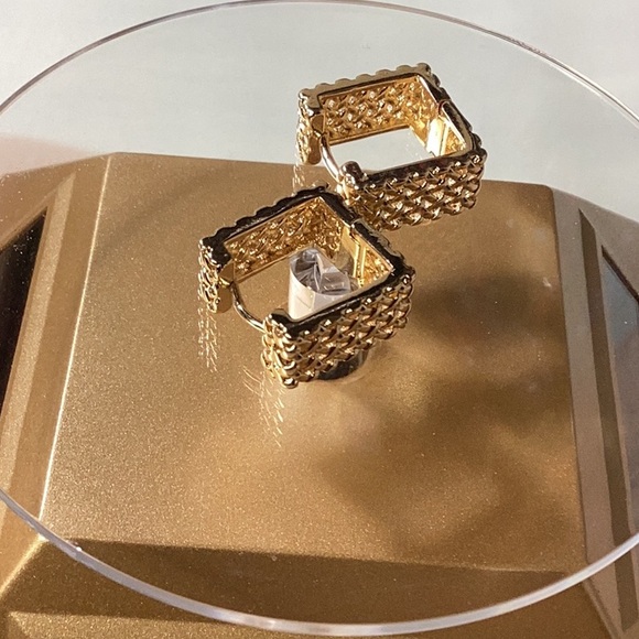 Yellow Gold Braided Half Square Earrings - Picture 5 of 6